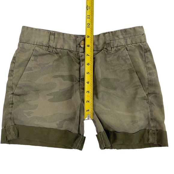 Current/Elliott The Captain Rolled Shorts in Army Camo - Picture 14 of 15